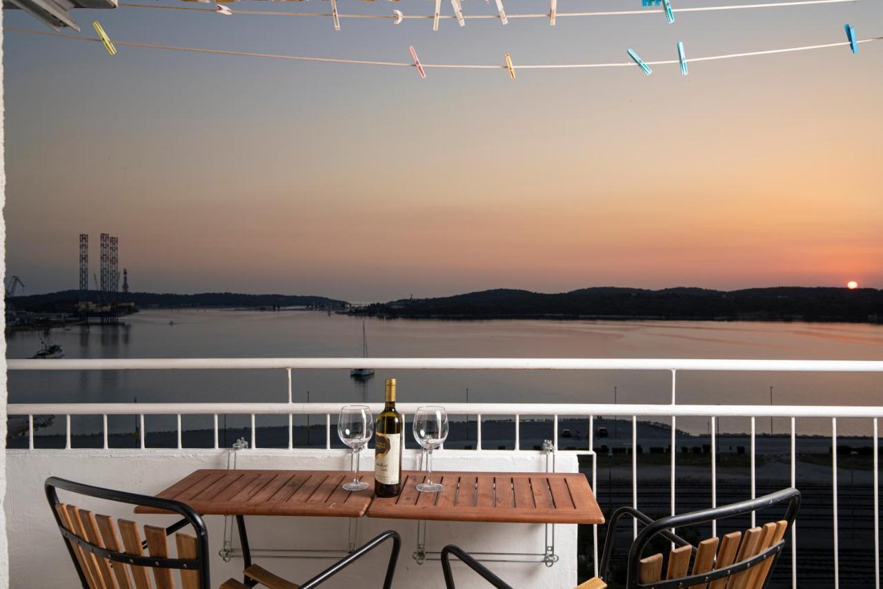 Top Floor Sunset Apartment بولا المظهر الخارجي الصورة